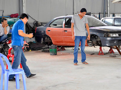 Bắt nghi phạm đâm chết chủ gara ô tô