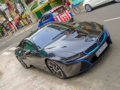 BMW i8 biển Long An trên đường phố Sài Gòn