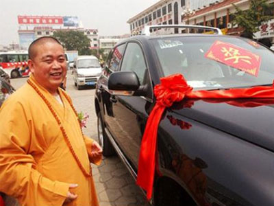 “Chơi” phương trượng Thiếu Lâm, quan chức cảnh sát trả giá đắt