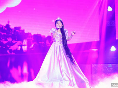 Cô bé tóc mây "đốn tim" giám khảo The Voice Kids