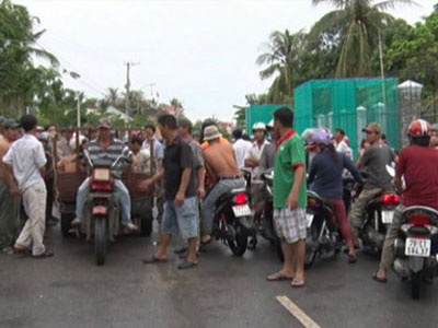 Hai người bị sét đánh chết khi đi bắt ốc
