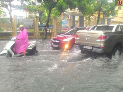 Bão số 3 gây mưa lớn, nhiều tuyến đường ở Đà Nẵng ngập nặng