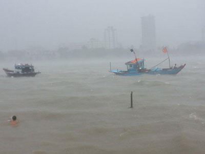 Bão số 3: Học sinh Đà Nẵng nghỉ học, nhiều tàu gặp nạn
