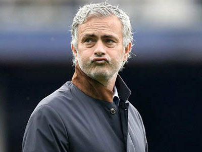 Chửi bác sĩ, cãi nhau với Costa, Mourinho không còn kiểm soát được Chelsea