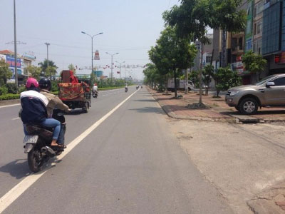 Hà Nội: Xôn xao câu chuyện cô gái bị kẻ lạ mặt tạt đầu xe rồi giở trò dọa nạt