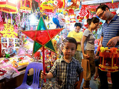 Người Thủ đô chen nhau đón Trung thu sớm