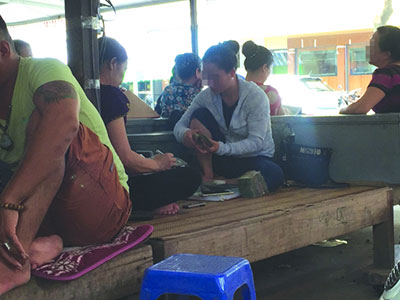 Những khu chợ vùng biên giới và sự sôi động của tín dụng đen
