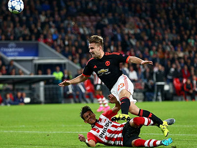 Đêm đau đớn của Man United: Thất bại của Van Gaal và chấn thương kinh hoàng với Luke Shaw