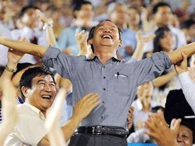 Góc khuất sau những lời "sấm truyền" của bầu Đức