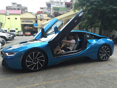 Thiếu gia 18 tuổi sở hữu BMW i8: "Tôi sống bình dân lắm"