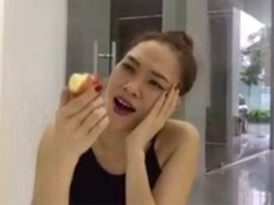 Video Mỹ Tâm vừa ăn táo vừa hát "Yêu xa" gây sốt