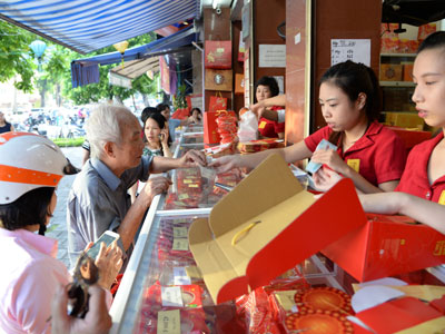 Bánh trung thu: "Nồng ấm ân tình, tôn vinh truyền thống"