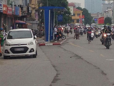 Hà Nội: Người đàn ông nhặt rác bị côn đồ đánh dã man giữa phố