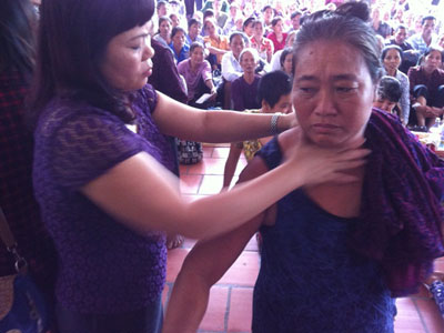 "Thánh cô" chữa ung thư: Tôi nghỉ thì ai giúp người bệnh