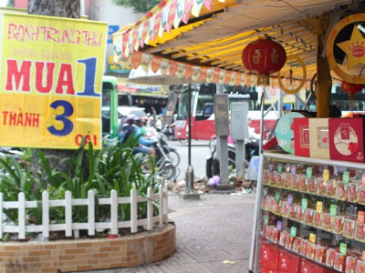 Bán 1 tặng 2 vẫn ế, hàng bánh trung thu tính đóng cửa sớm