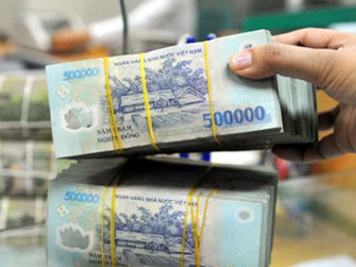 "Bỏ quên" 100 triệu đồng cùng chai rượu tại cơ quan điều tra
