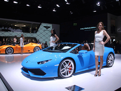 Mê mẩn dàn chân dài tại Triển lãm xe Frankfurt 2015