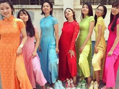 Đám cưới siêu độc: Cô dâu lẫn phù dâu rủ nhau diện áo dài 7 màu