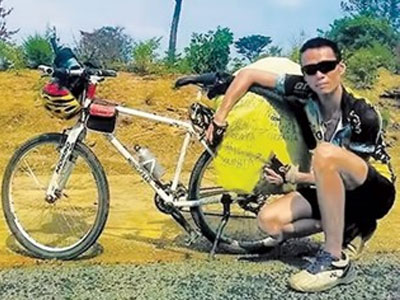 Giận bạn gái, đạp xe sang tuốt... châu Phi