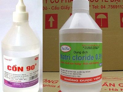 Bé trai hơn 2 tuổi nhập viện vì mẹ nhỏ nhầm cồn rửa mũi