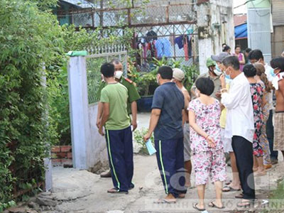 Cụ bà chết thối rữa trong căn nhà khóa cửa