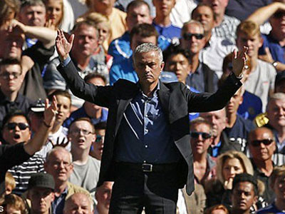 Mourinho "vui mồm" chọc tức Arsenal