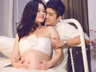 Nhật Kim Anh khoe bụng bầu sắp sinh