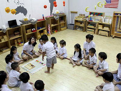 Trẻ được học gì ở trường mầm non với mức phí 10 triệu/tháng?