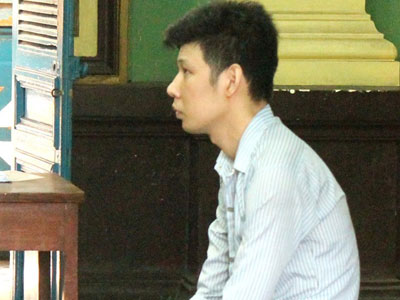 Bị phụ tình, thanh niên xách dao giết tình địch