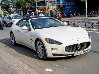 Siêu xe Maserati GranCabrio hàng độc ở Sài Gòn