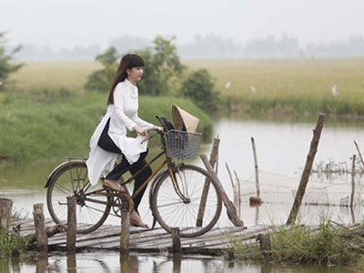 Chi 18 tỷ đồng làm phim, Ngọc Trinh thừa tiền mua danh?