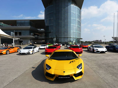 Lamborghini tụ hội đi tour ở Trung Quốc