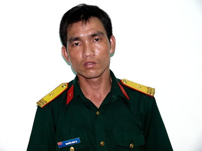 "Thánh nổ" khoác áo quân phục lừa tiền "chạy việc" như thế nào?