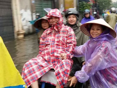 Xe bò lội nước đi... đẻ ở Hà Nội: "Vợ tôi đã sinh hai cháu trai"