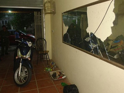 50 cảnh sát vây biệt thự, cứu bé 5 tuổi bị khống chế