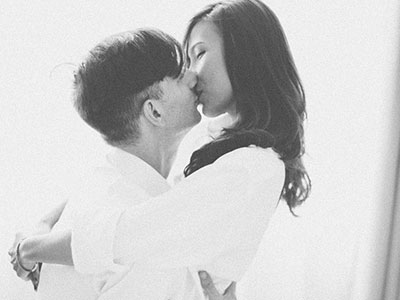 Cặp đôi sở hữu bộ ảnh chụp chung sexy tuyệt đẹp gây sốt cộng đồng mạng
