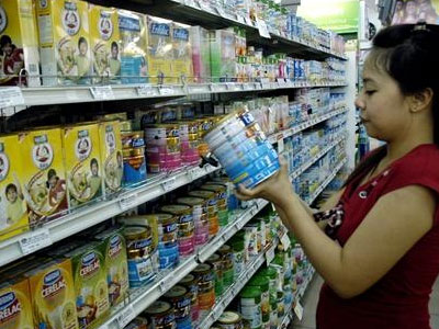 Giá sữa không chỉ phụ thuộc nguyên liệu nước ngoài