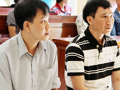 Hoãn xử vụ dùng nhục hình ở miền Tây