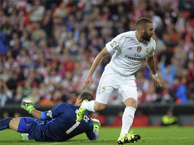 Người hùng Benzema giúp Real soán ngôi đầu Liga