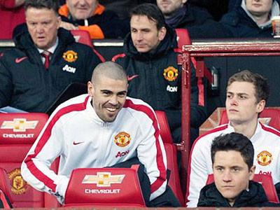 Mourinho gây sốc, tóm Valdes về chữa cháy