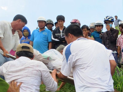 Xác nữ nhân viên tiệm tóc trôi sông sau 2 ngày mất tích