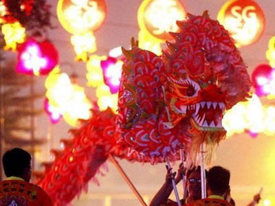 Đèn lồng, hình nộm thắp sáng đường phố châu Á dịp Trung thu