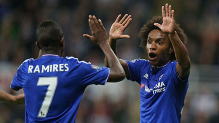 Newcastle 2-2 Chelsea: Hút chết ở St James’ Park!
