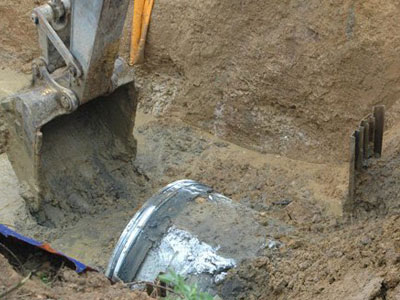 Thêm 2 vết nứt đường ống dẫn nước từ sông Đà về Hà Nội