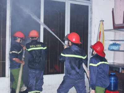 Bến Tre: Cháy nhà thiêu rụi tài sản, chủ nhân trắng tay