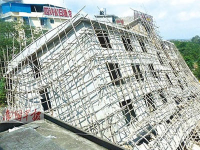 Hãi hùng nhà 6 tầng đang xây bất ngờ đổ sập