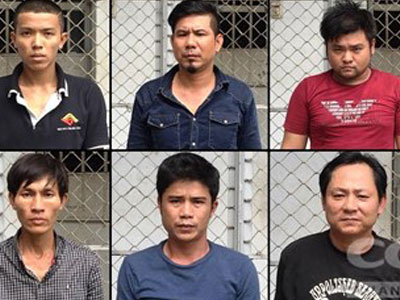Hàng chục con bạc nháo nhào tháo chạy khỏi quán cà phê