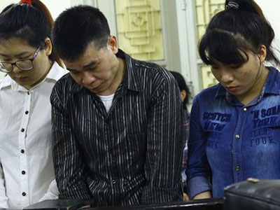 Nữ 9X tổ chức "tiệc đập đá" trong nhà nghỉ