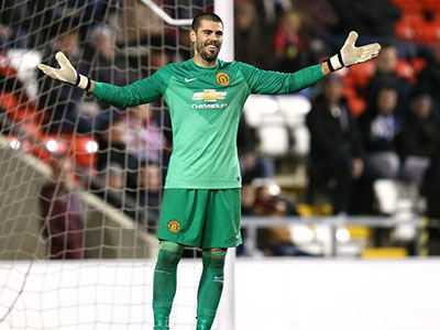 Van Gaal đay nghiến, dìm Valdes xuống đáy