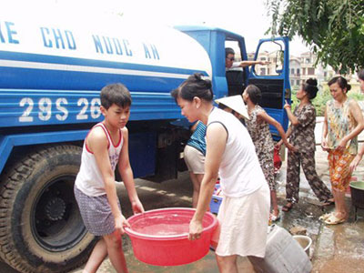 Vỡ ống nhiều, giá nước vẫn tăng